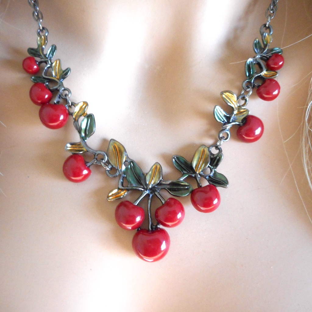 Cherry Vine Crystal Vine Necklace Set 22$
